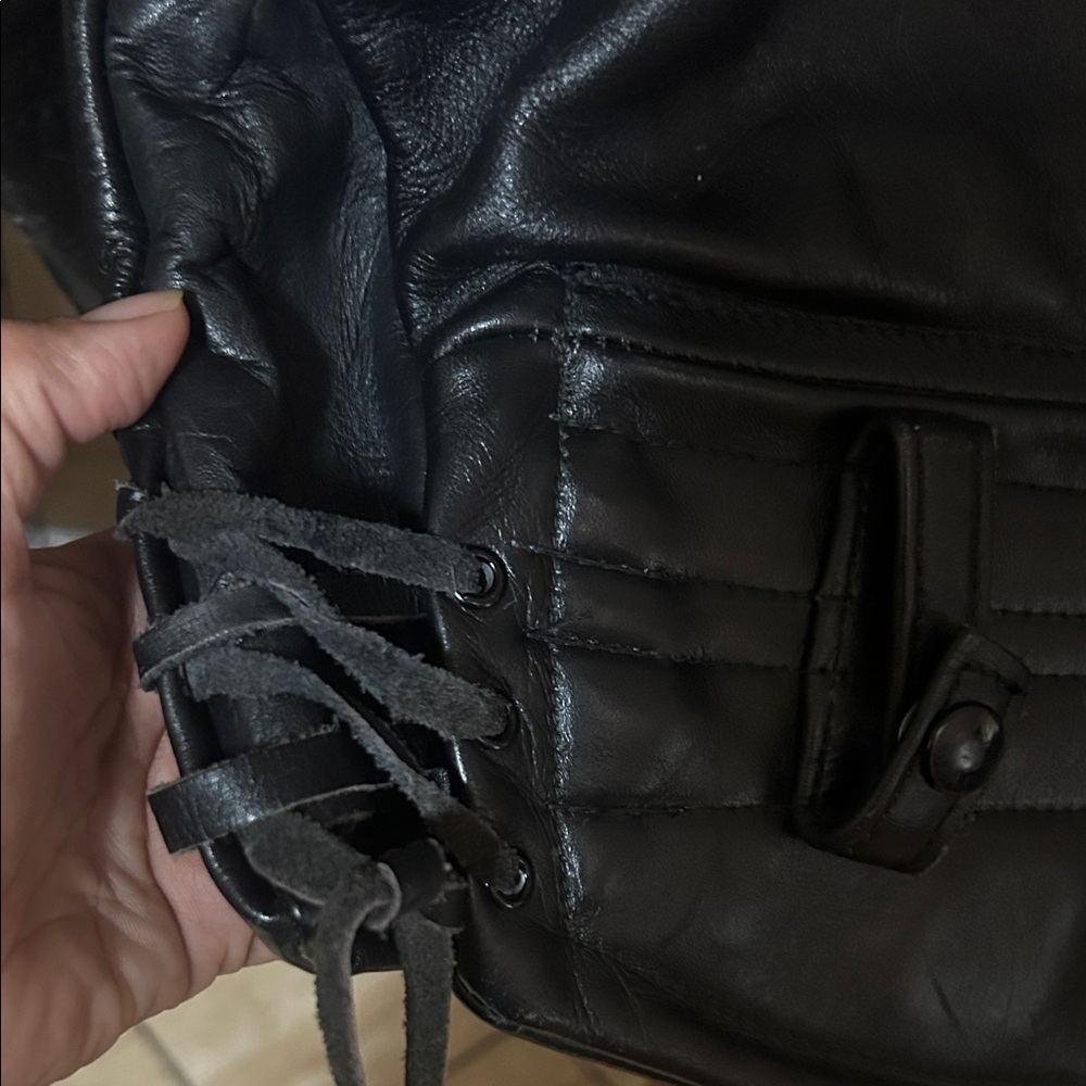 Women’s Leather Jacket - Picture 7 of 8